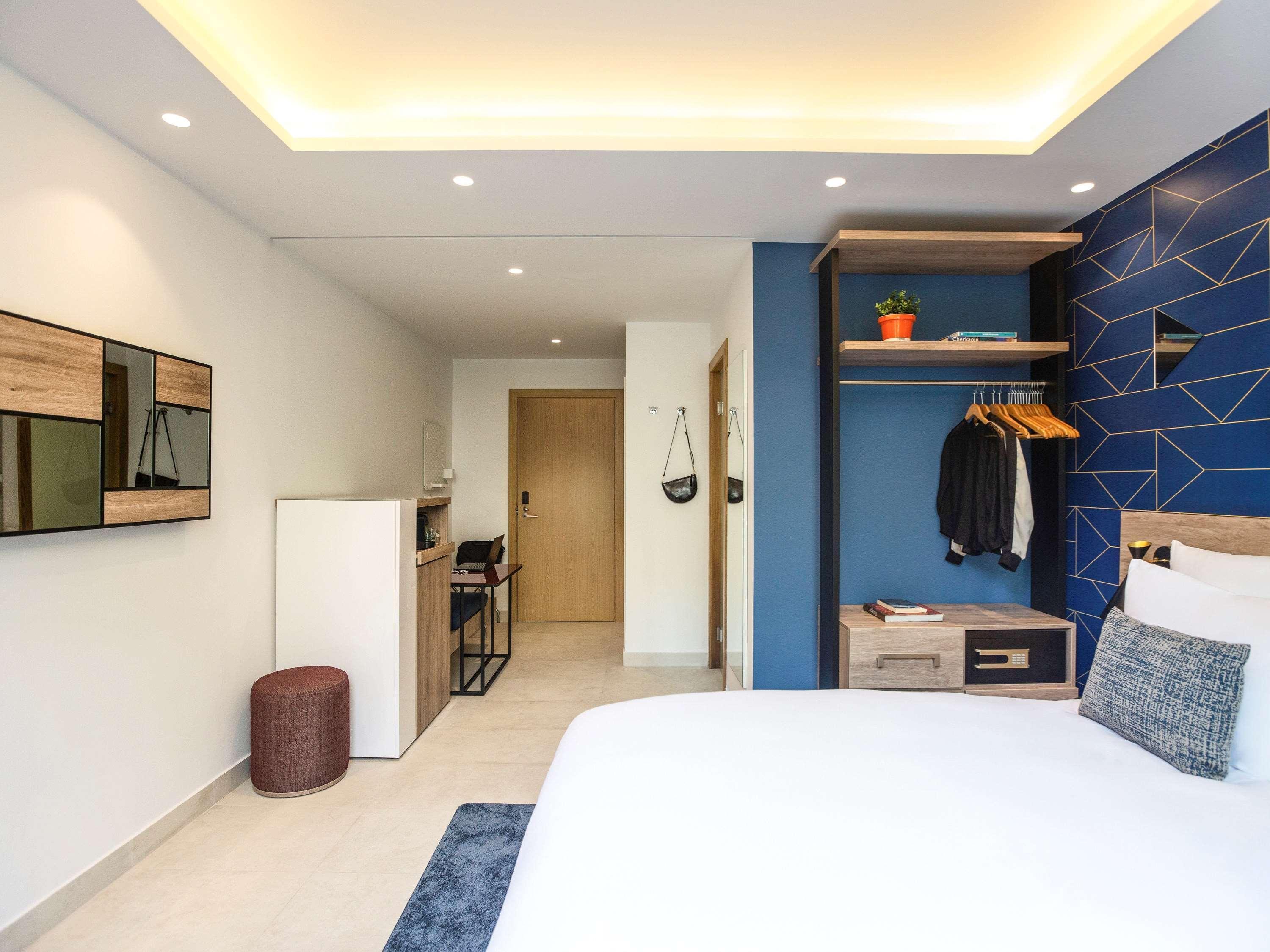 Adagio Center 4*
