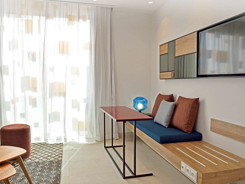 Adagio Premium Center 4*